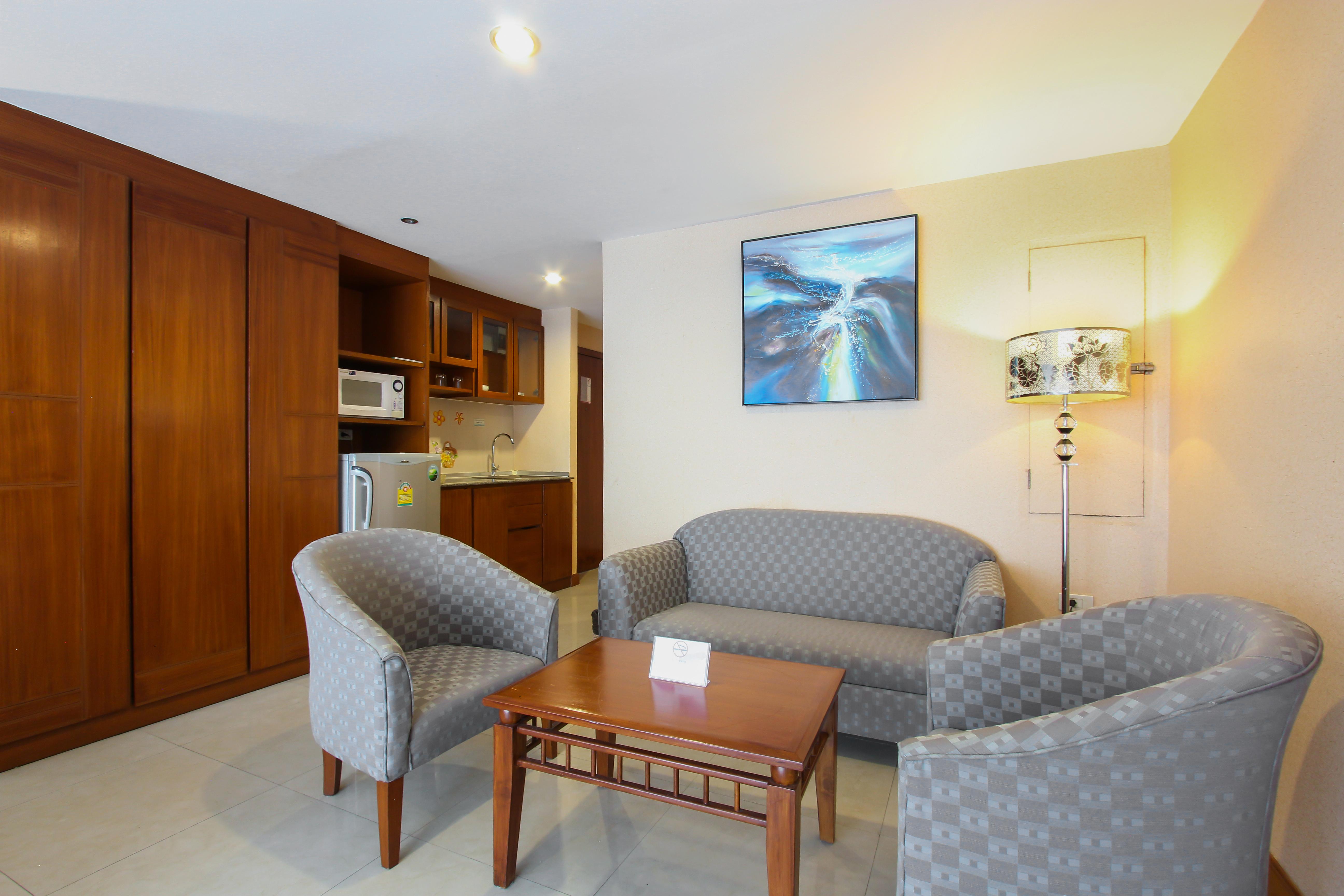 Bally Suite Sukhumvit Bangkok Exteriör bild