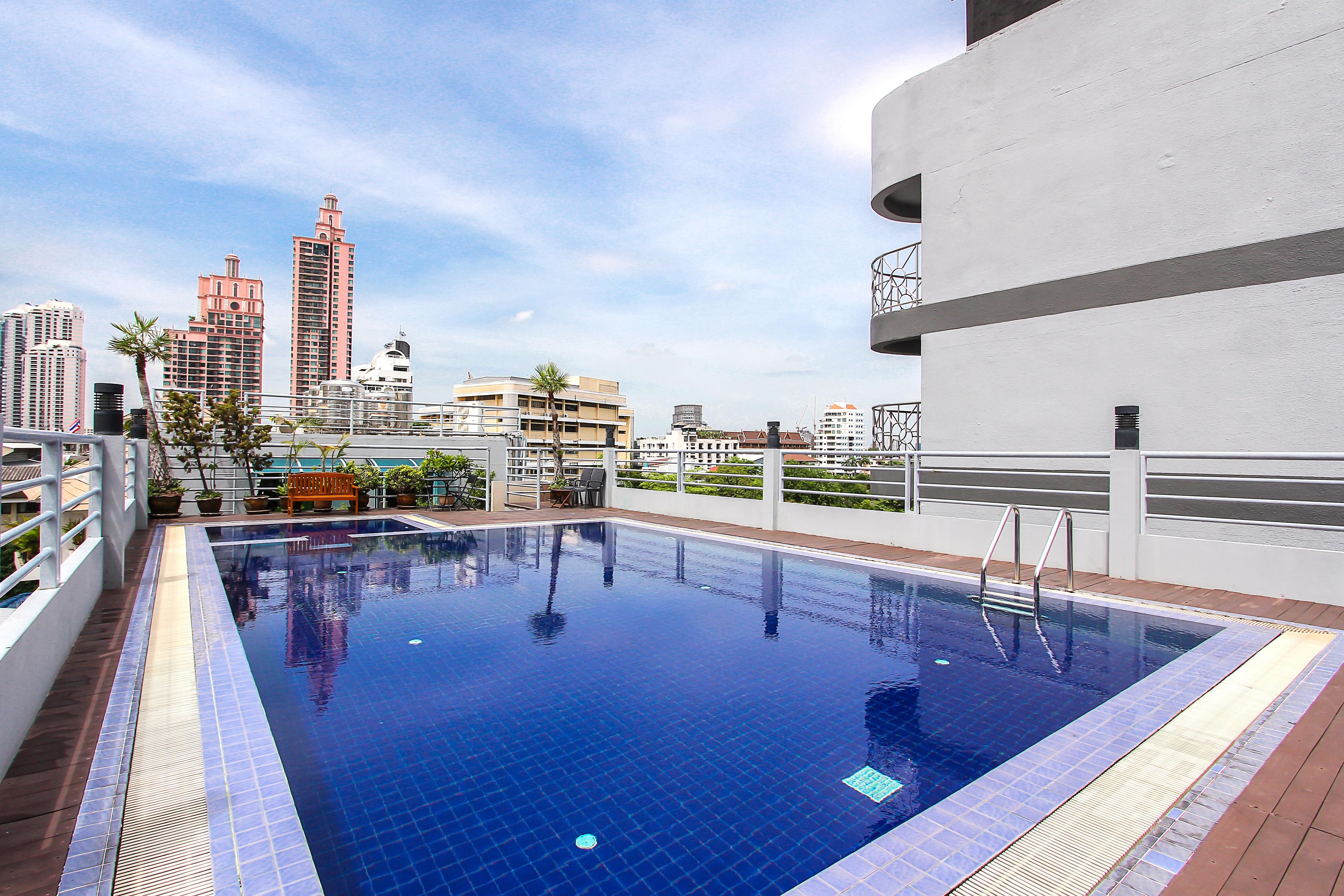 Bally Suite Sukhumvit Bangkok Exteriör bild