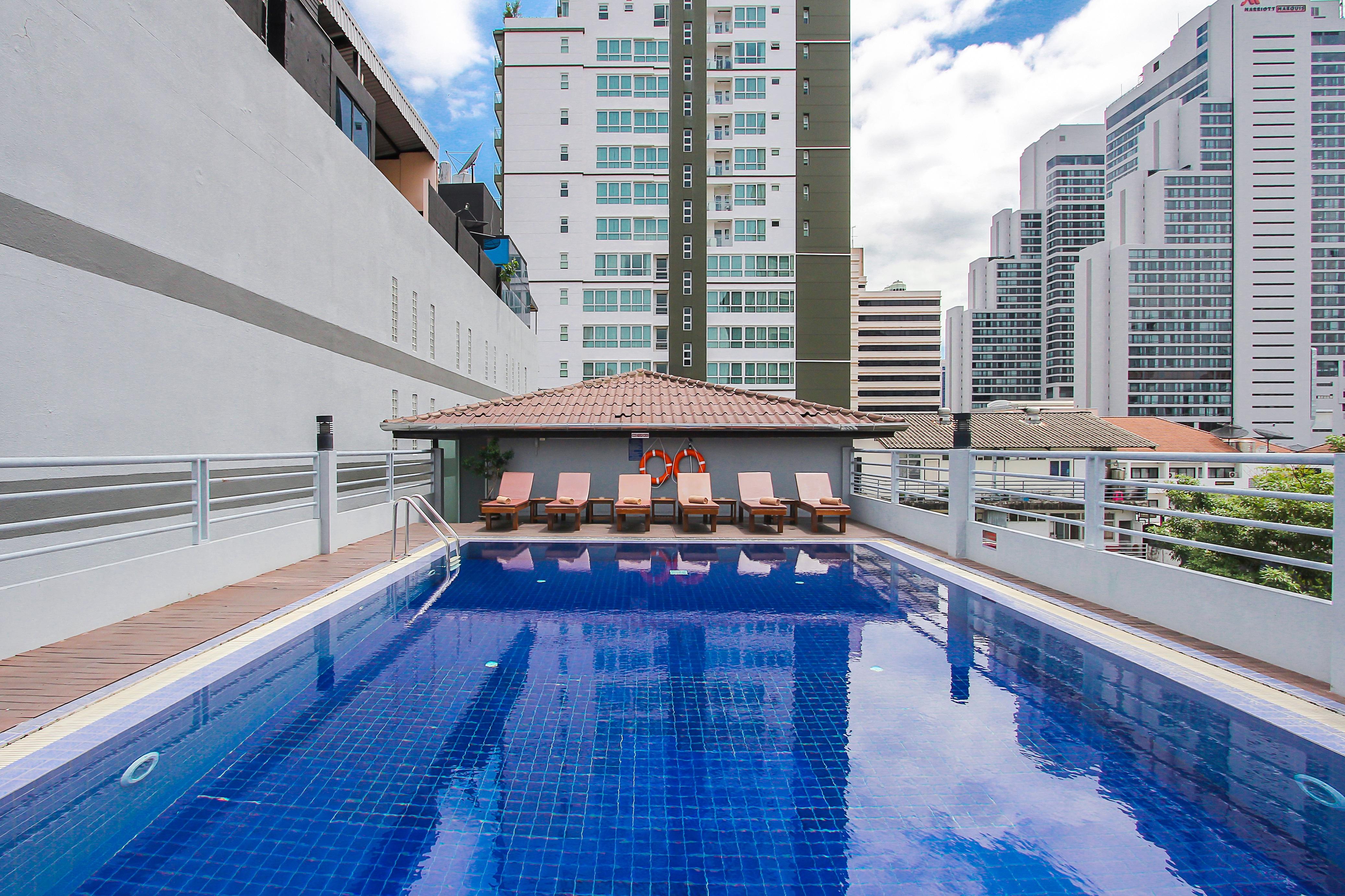 Bally Suite Sukhumvit Bangkok Exteriör bild