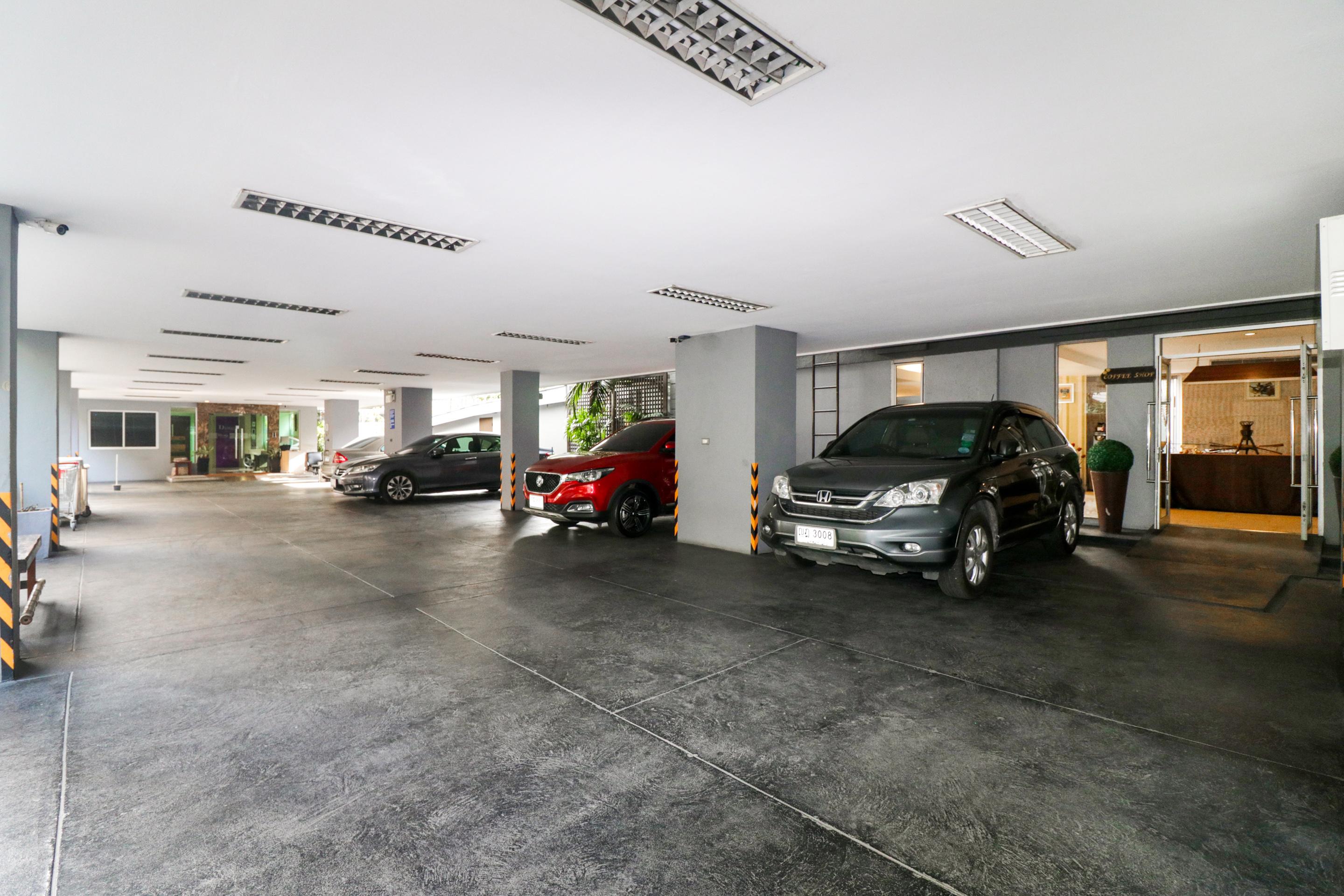 Bally Suite Sukhumvit Bangkok Exteriör bild