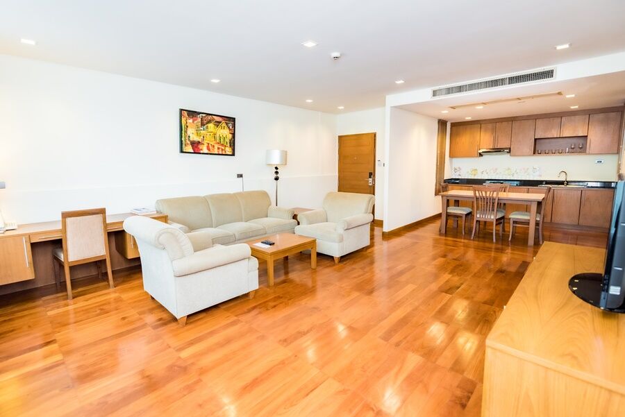Bally Suite Sukhumvit Bangkok Exteriör bild